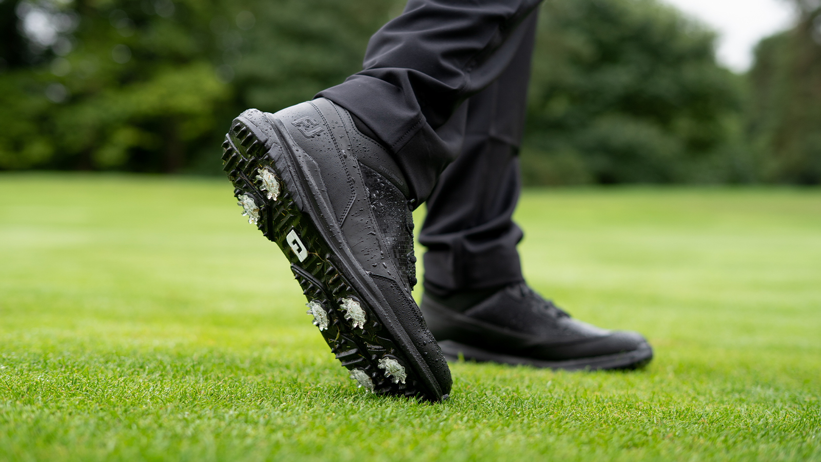 Spiked golf shoes